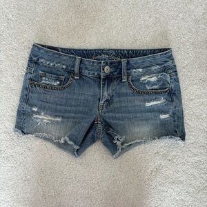 Y2K American Eagle Low Rise Studded Distressed Denim Shorts Womens Sz 4